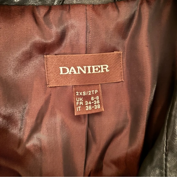 Vintage Danier Black Leather Jacket - Picture 5 of 6
